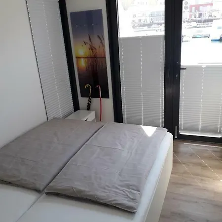 Calanthe - Hausboot Mücheln