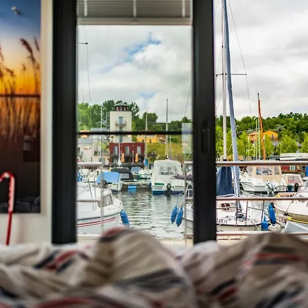 Calanthe - Hausboot * Mucheln