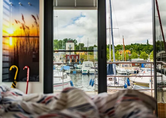 Calanthe - Hausboot * Mucheln